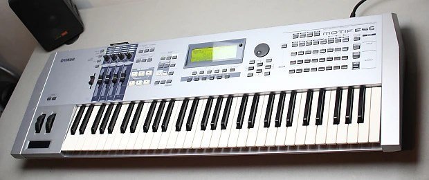 Yamaha MOTIF ES 6 (61 keys synthesizer) - Bbop.eu